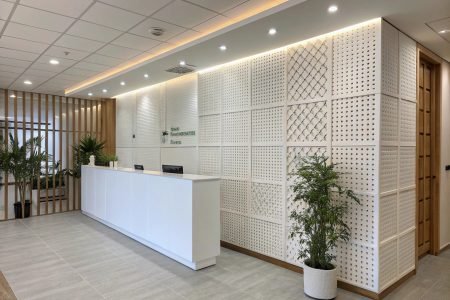 wellness-clinic-reception-wall-with-white-anodized